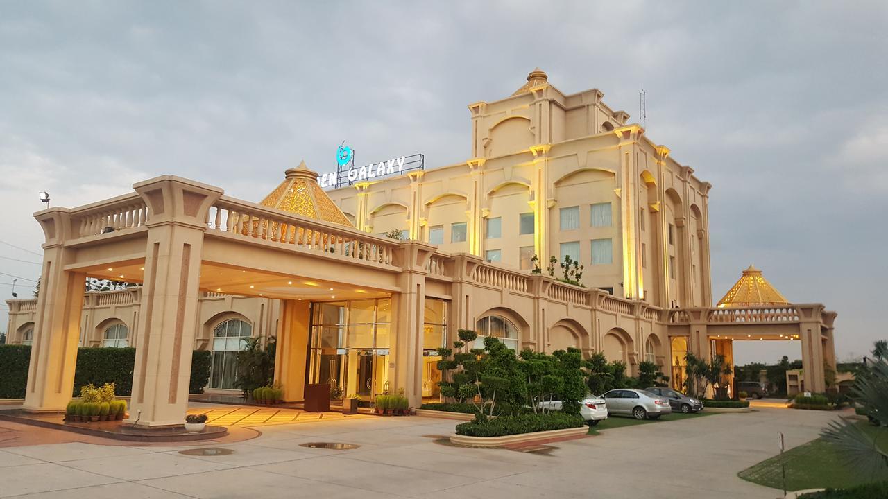 Golden Galaxy Hotels & Resorts Faridabad Exterior photo